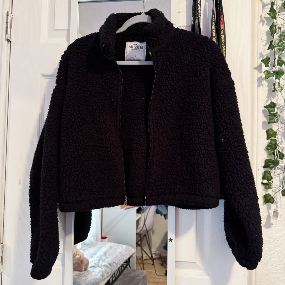 Hollister Black Sherpa Zip Up Sweater ✨
